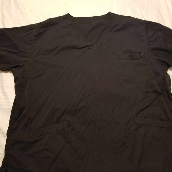 3x Scrub top - Picture 3 of 5